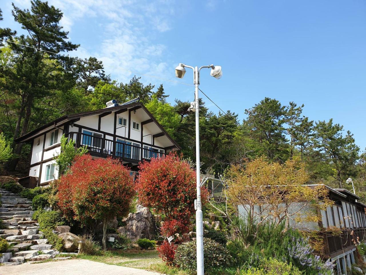 Tongyeong Yehyang Pension Exterior foto